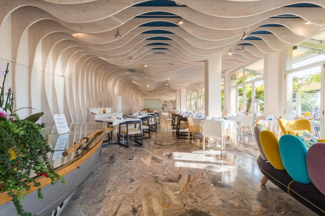 Hotel Baia Azzurra - Lake Front Torbole Sul Garda Екстер'єр фото