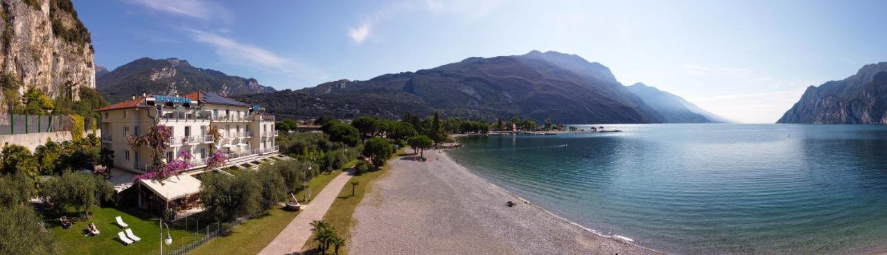 Hotel Baia Azzurra - Lake Front Torbole Sul Garda Екстер'єр фото