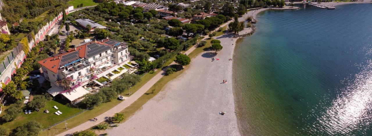 Hotel Baia Azzurra - Lake Front Torbole Sul Garda Екстер'єр фото