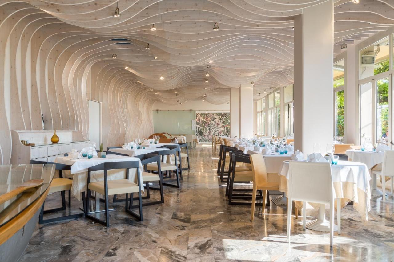 Hotel Baia Azzurra - Lake Front Torbole Sul Garda Екстер'єр фото