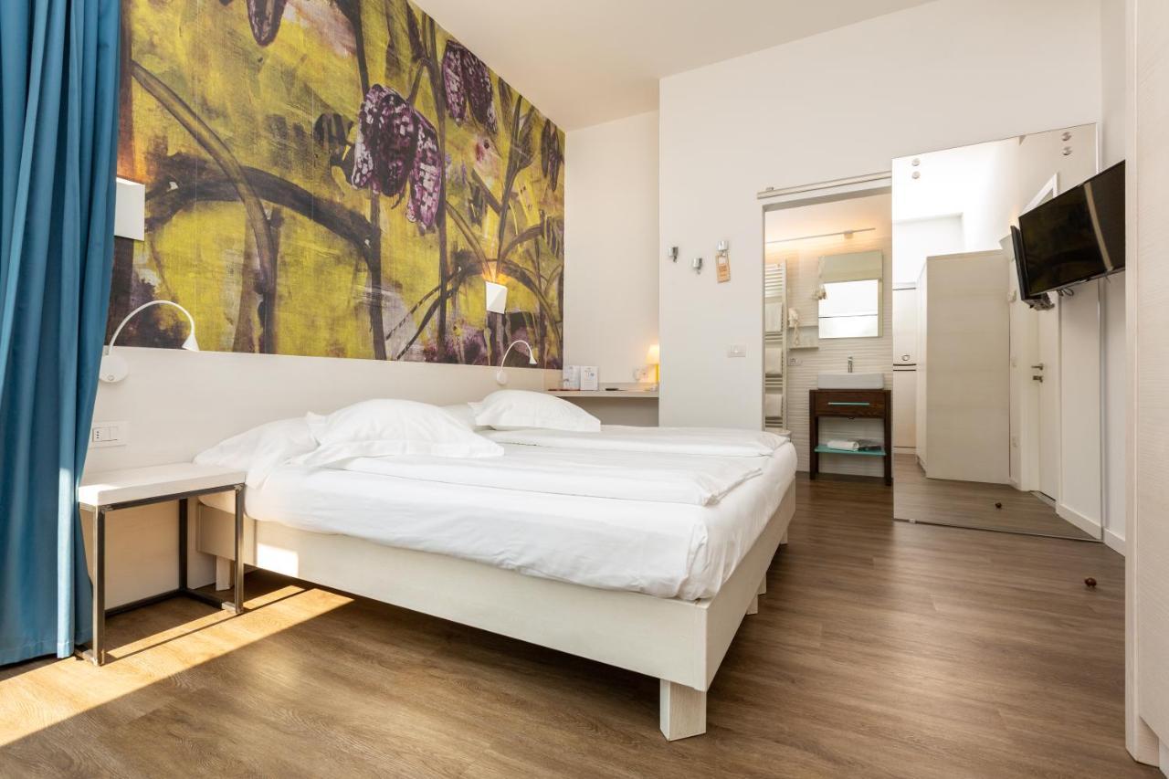 Hotel Baia Azzurra - Lake Front Torbole Sul Garda Екстер'єр фото