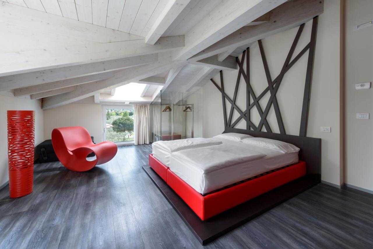 Hotel Baia Azzurra - Lake Front Torbole Sul Garda Екстер'єр фото