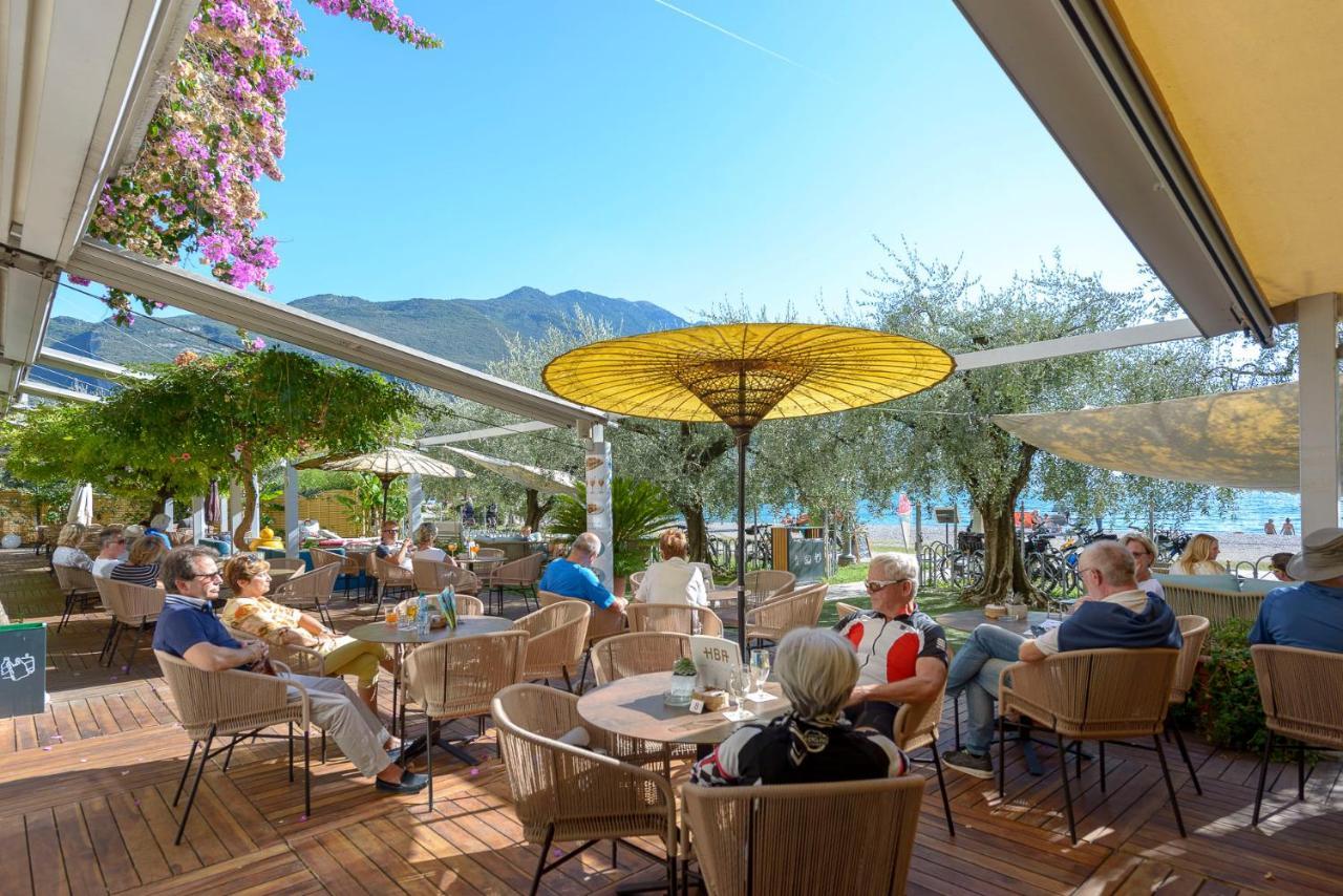 Hotel Baia Azzurra - Lake Front Torbole Sul Garda Екстер'єр фото