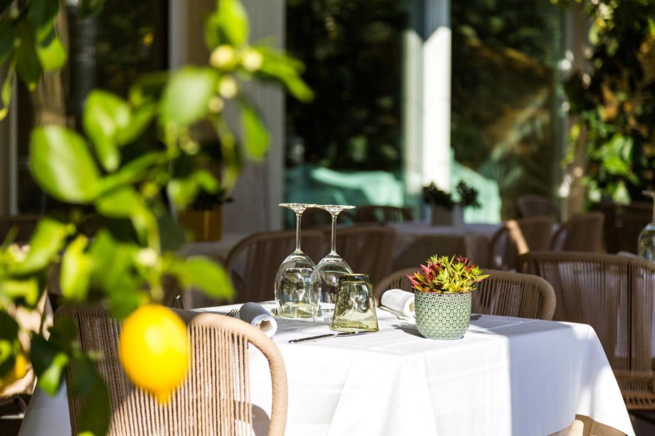 Hotel Baia Azzurra - Lake Front Torbole Sul Garda Екстер'єр фото