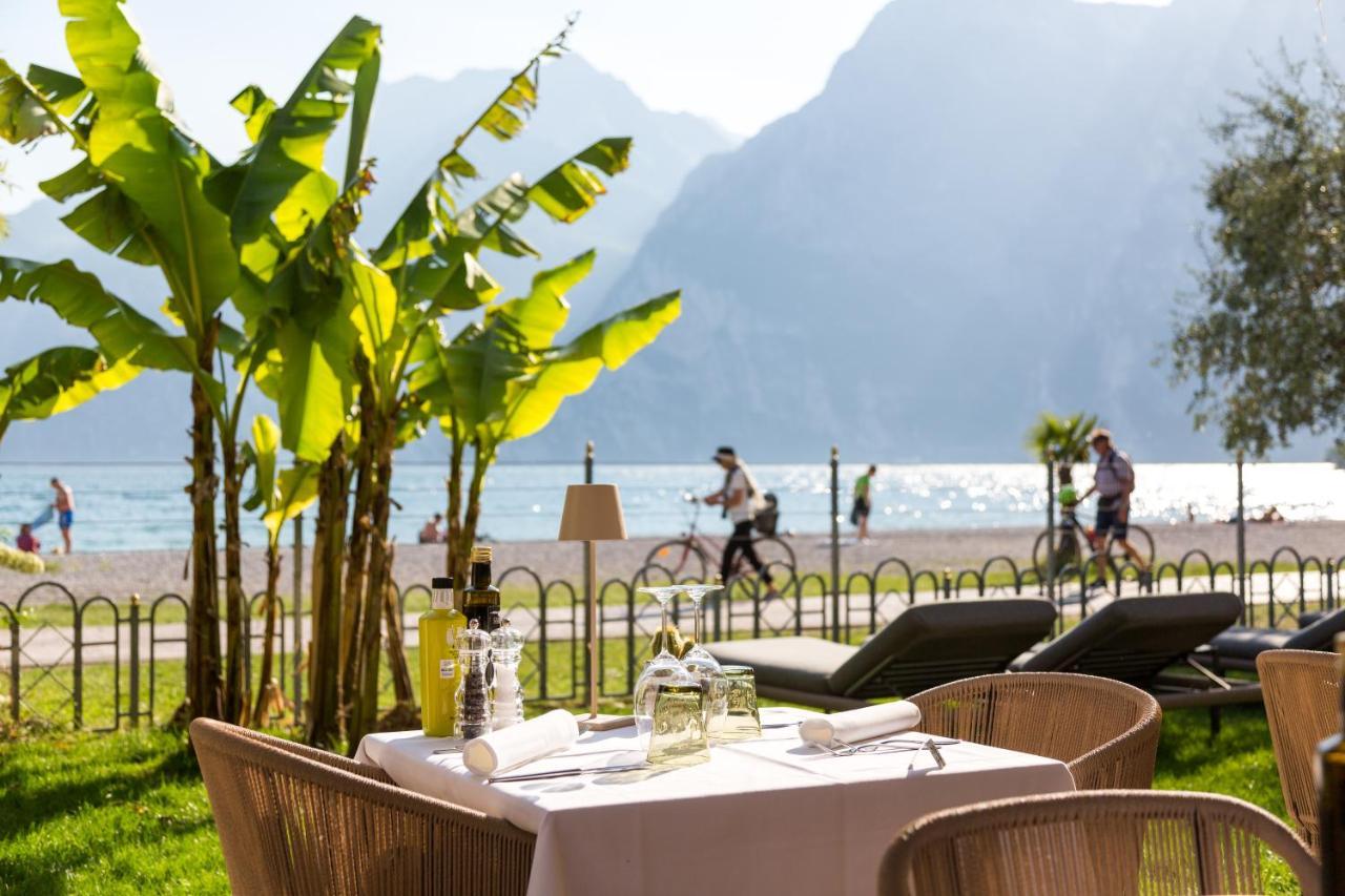 Hotel Baia Azzurra - Lake Front Torbole Sul Garda Екстер'єр фото