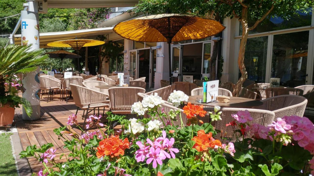 Hotel Baia Azzurra - Lake Front Torbole Sul Garda Екстер'єр фото